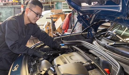 選ばれる理由#1 「トヨタ10年、MINI工場長4年の経験を活かした整備」